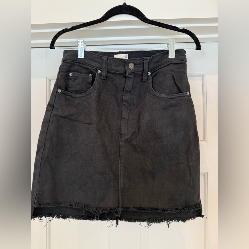 Aritzia/Wilfred Free | Classic Black Denim Skirt